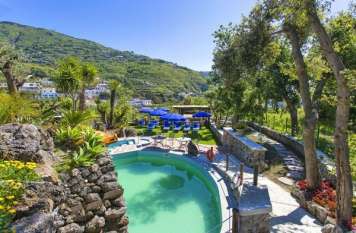 Hotel Belvedere - mese di Aprile - offerte - Giardino con Piscina